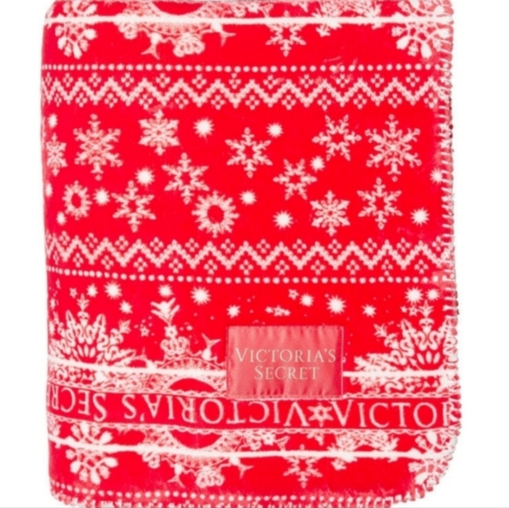 Victoria's secret holiday Red & White snow flakes sherpa plush throw blanket